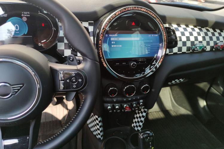 Used MINI 2022 Updated 2.0T COOPER S Artist Center Console