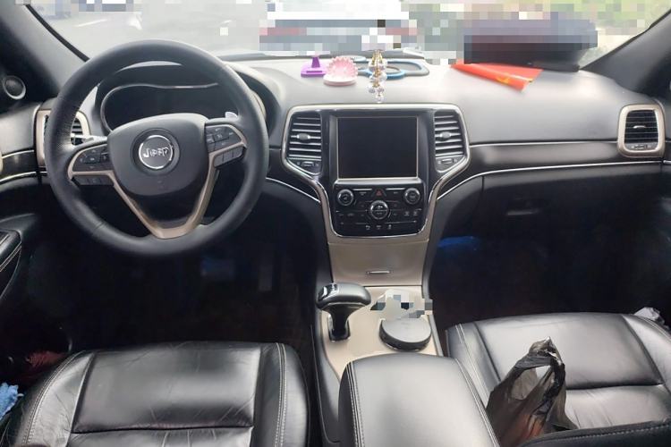 Used Jeep Grand Cherokee 2014 3.0L Comfort Navigation Edition Center Console