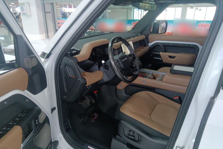 Used Land Rover Defender 2025 110 3.0T P400 – Dynamic HSE Left Front Seat