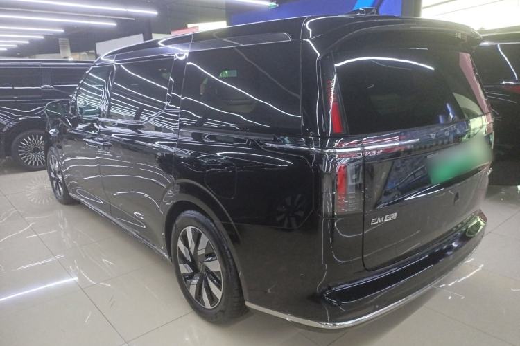 Used Volvo EM90 2025 Ultra Six-Seater
