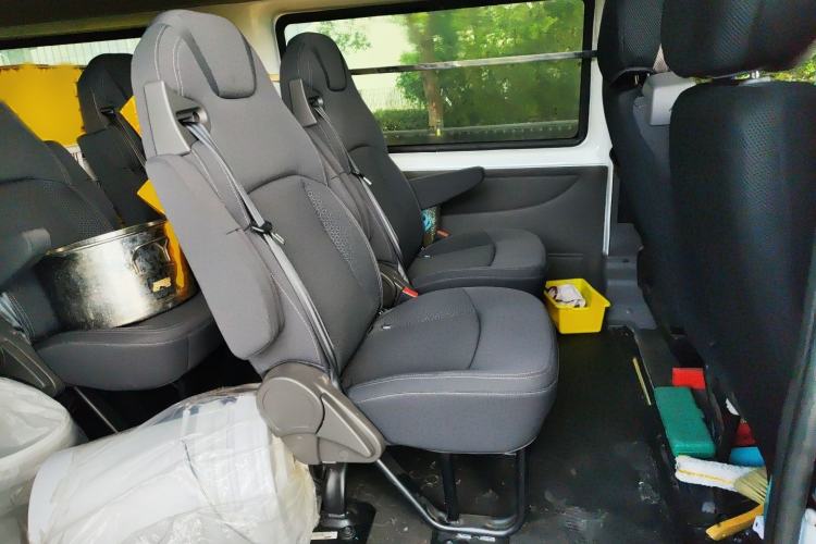 Used Ford Transit Custom 2021 2.2T Manual Logistics Vehicle Pro Long Wheelbase 7-Seater Mid-Roof China VI Standard
