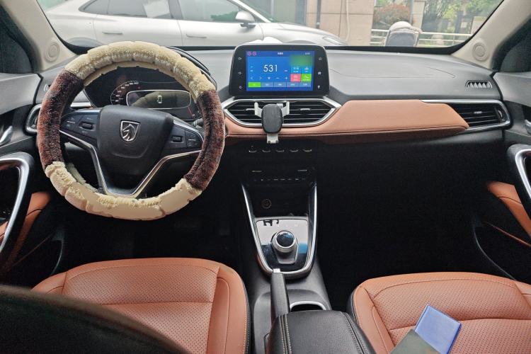 Used Baojun 510 2017 1.5L Automatic Luxury Model Center Console