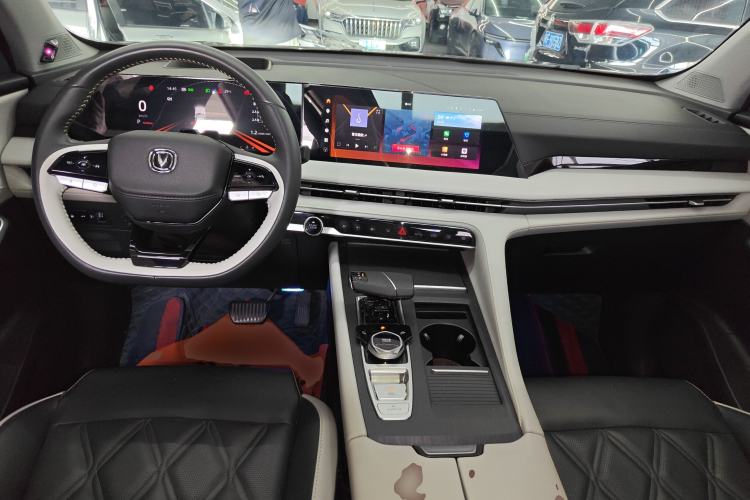 Used CHANGAN CS75 PLUS 2023 3rd Generation 1.5T Automatic Pilot Model Center Console