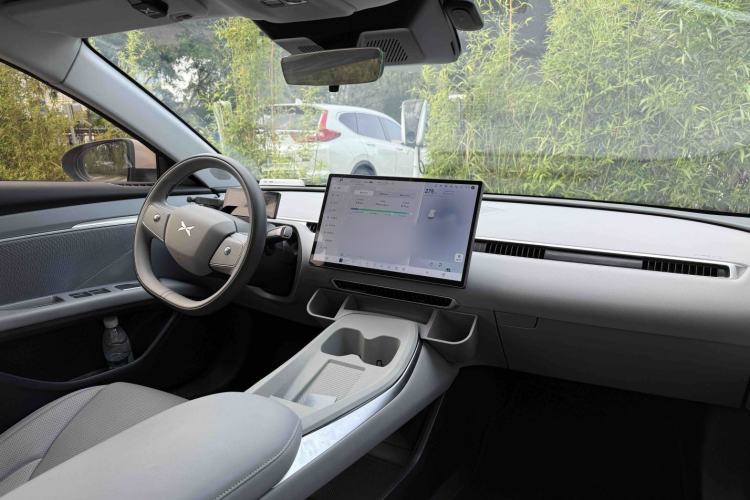 Used XPeng MONA M03 2024 620 with Ultra-Long Range Interior 9