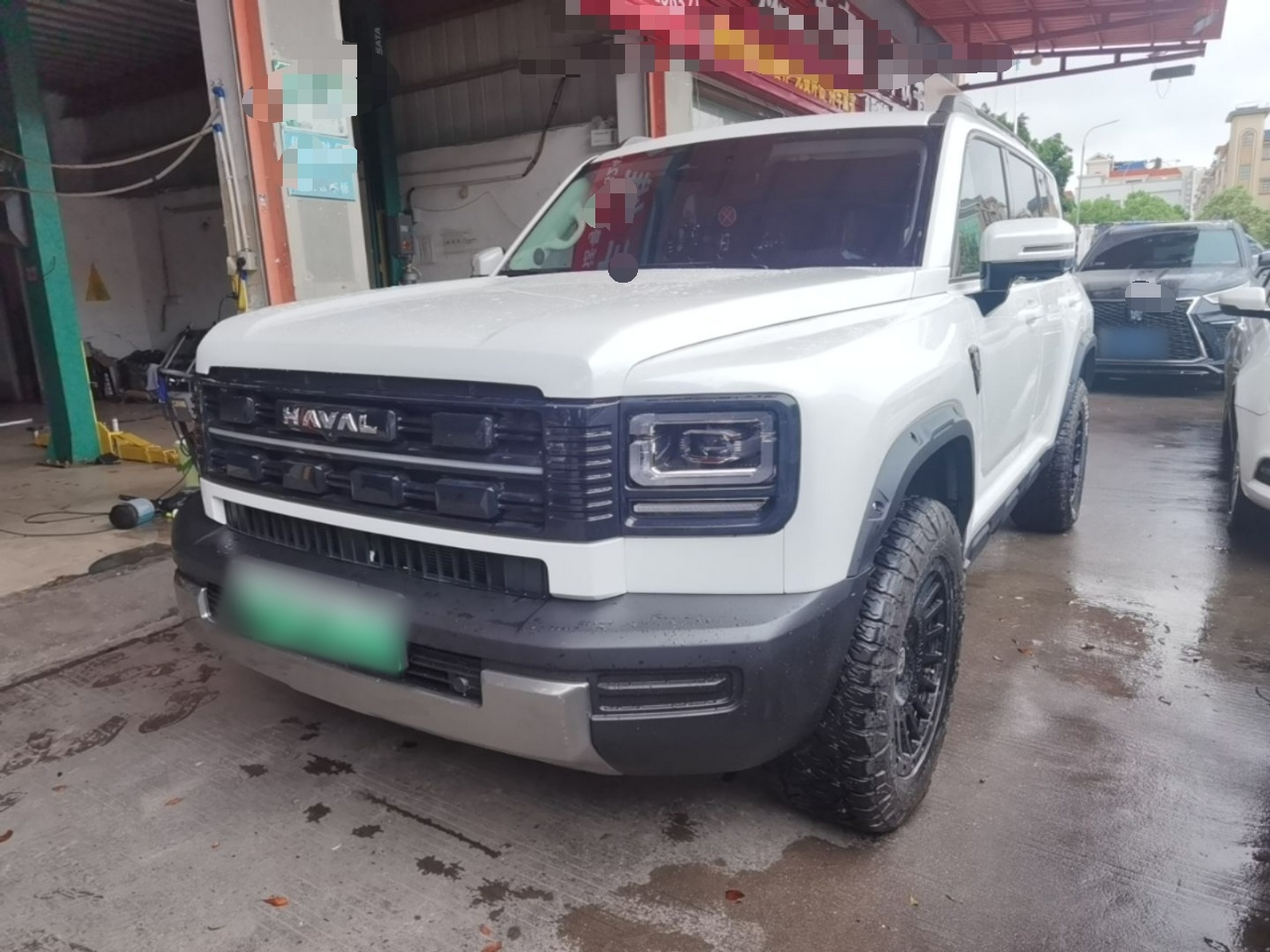 Под передней частью автомобиля