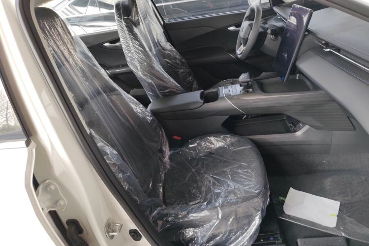 Used CHANGAN Eado 2025 Blue Whale 1.5T 500Bar Prestige Model
