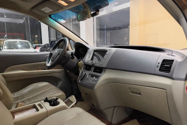 Used BYD M6 2013 2.4L Automatic Luxury Model
