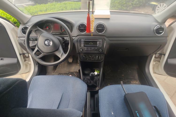 Used Volkswagen Jetta 2017 1.4L Manual Fashion Edition Center Console