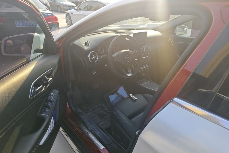 Used Mercedes-Benz GLA 2017 GLA 220 4MATIC Fashion Model
