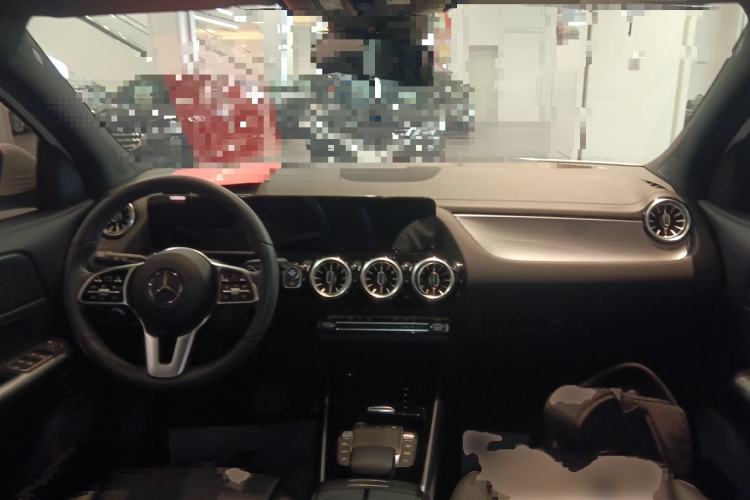 Used Mercedes-Benz GLA 2022 Facelifted GLA 200 Center Console