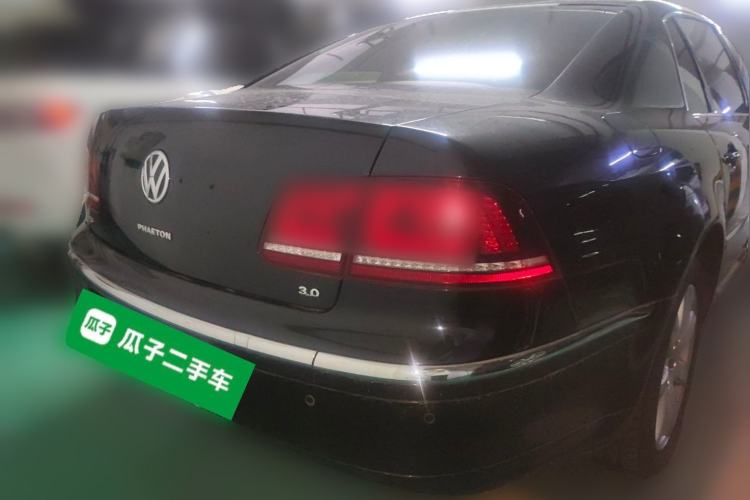 Used Volkswagen Phaeton 2015 3.0L Smart Edition Rear Right 45 Deg