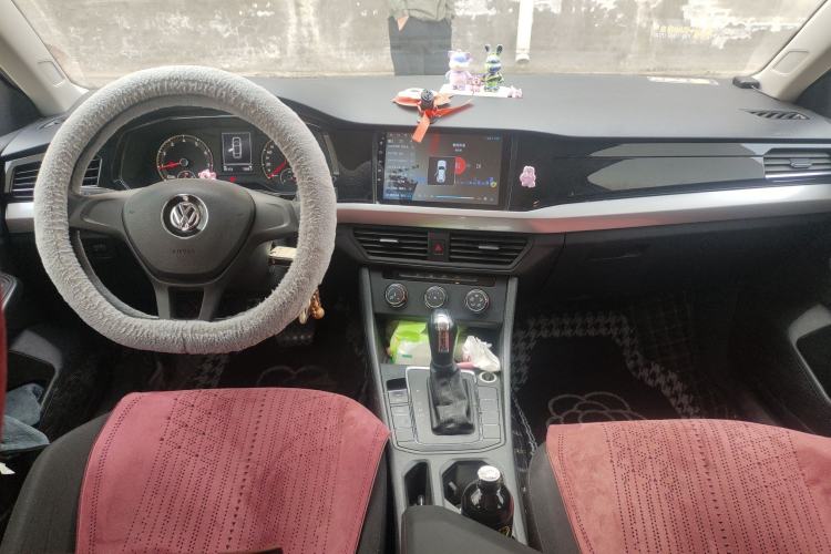 Used Volkswagen Bora 2020 1.5L Automatic Fashion Edition Center Console