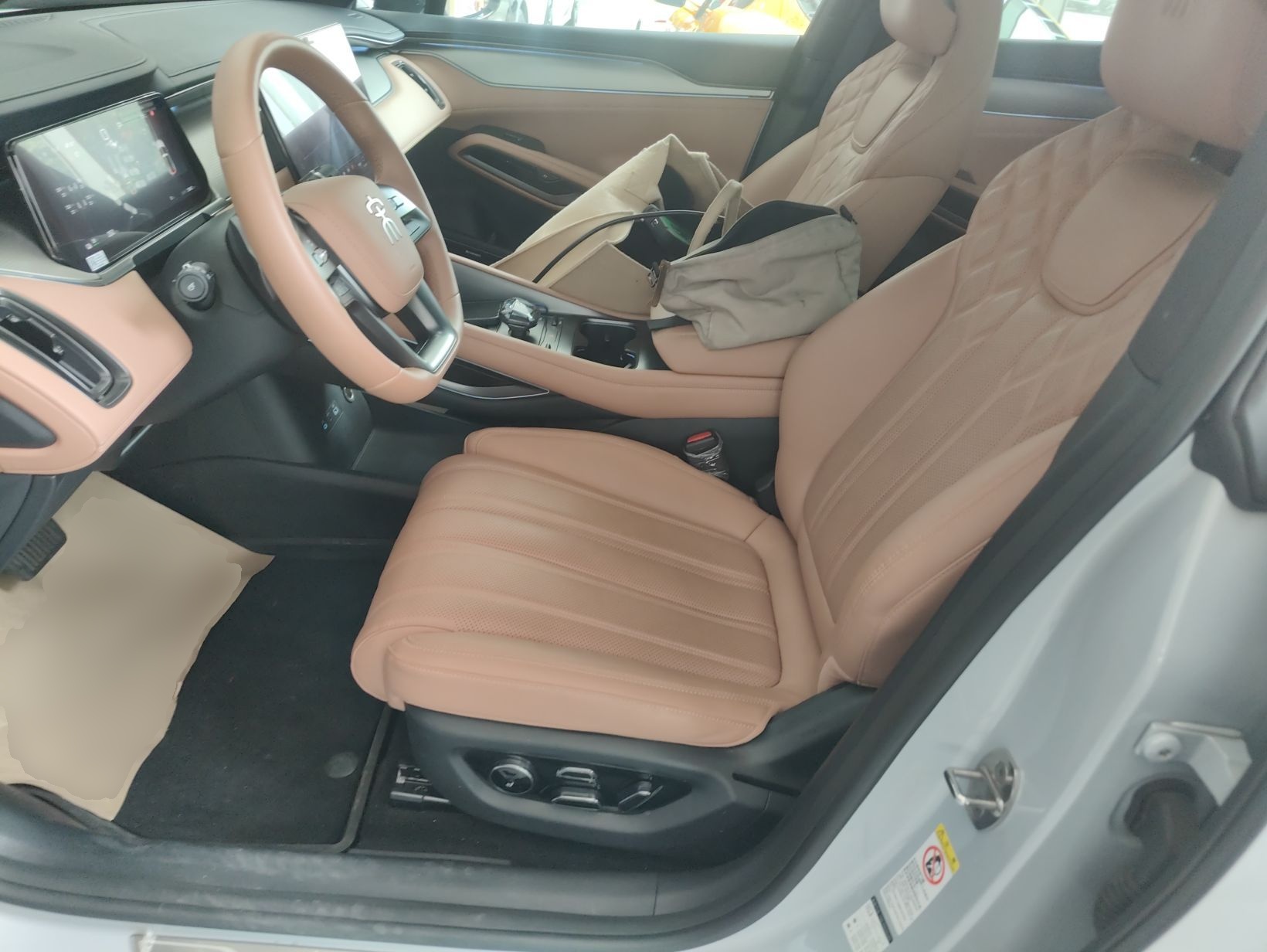 Переднее сиденье в автомобиле