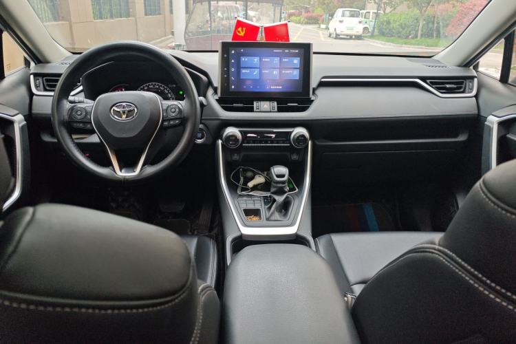 Used Toyota RAV4 2021 2.0L CVT 4x4 Trend Edition Center Console