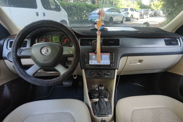 Used Skoda Rapid 2013 1.6L Automatic Smart Selection Model
