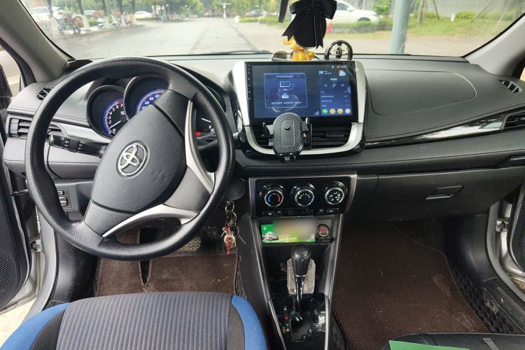 Used Toyota YARiS L Zhi Xiang 2017 1.5G CVT Xuan Dong Skyroof Edition Center Console