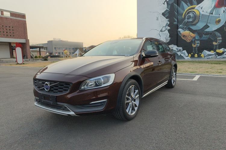 Used Volvo V60 2016 Cross Country T6 AWD