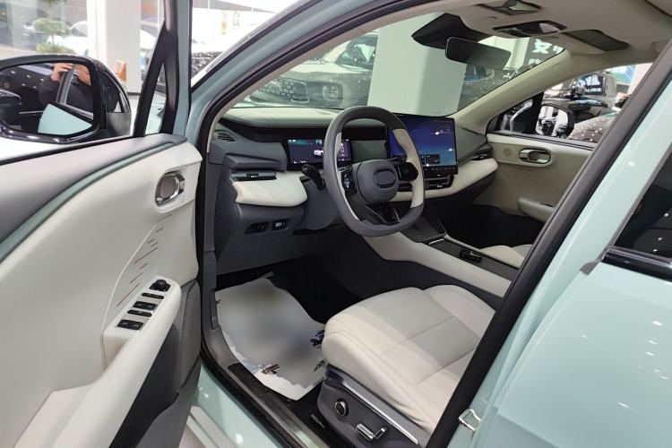 Used Lynk & Co 06 EM-P 2023 EM-P 126 Long-Range Halo