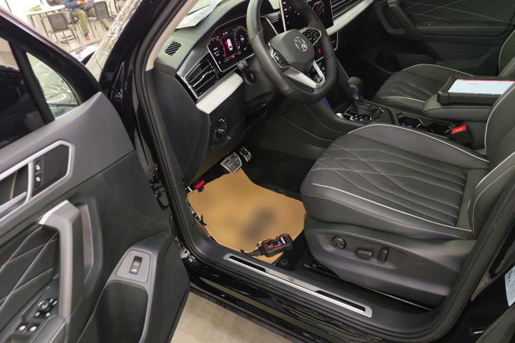 Used Volkswagen Tiguan L 2023 Restyled 330TSI Automatic Two-Wheel Drive R-Line Enhanced Comfort Version