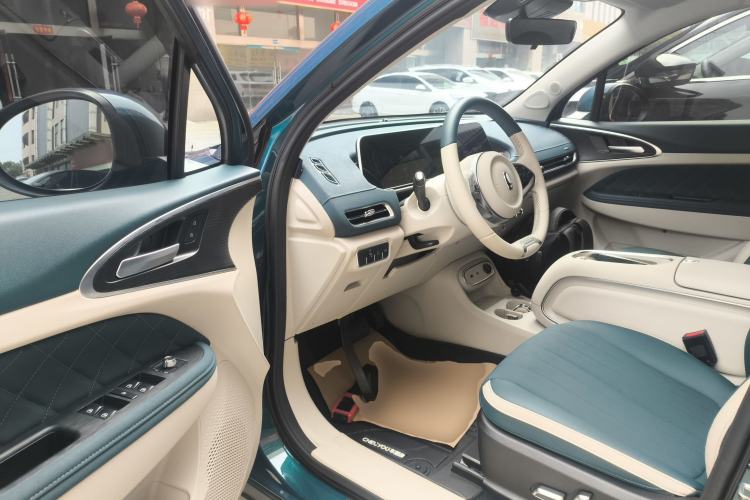 Used ORA Good Cat 2023 401 km Standard Range Luxury Version Lithium Iron Phosphate
