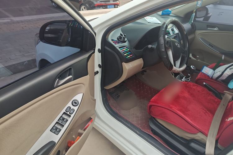 Used Hyundai Verna (older generation) 2014 1.4L Manual Smart GLS Trim Driver Seat