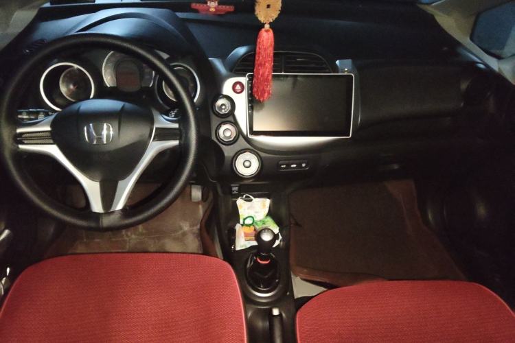 Used Honda Fit 2011 1.3L manual Comfort version Center Console