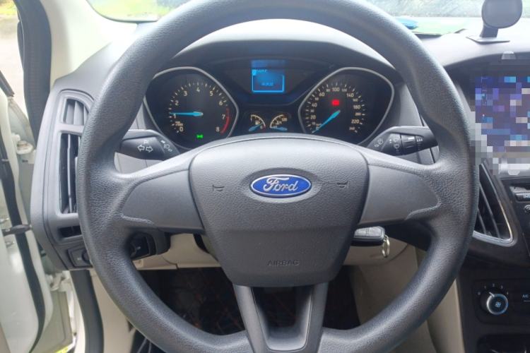 Used Ford Focus 2015 Sedan 1.6L Automatic Comfort Model Steering Wheel