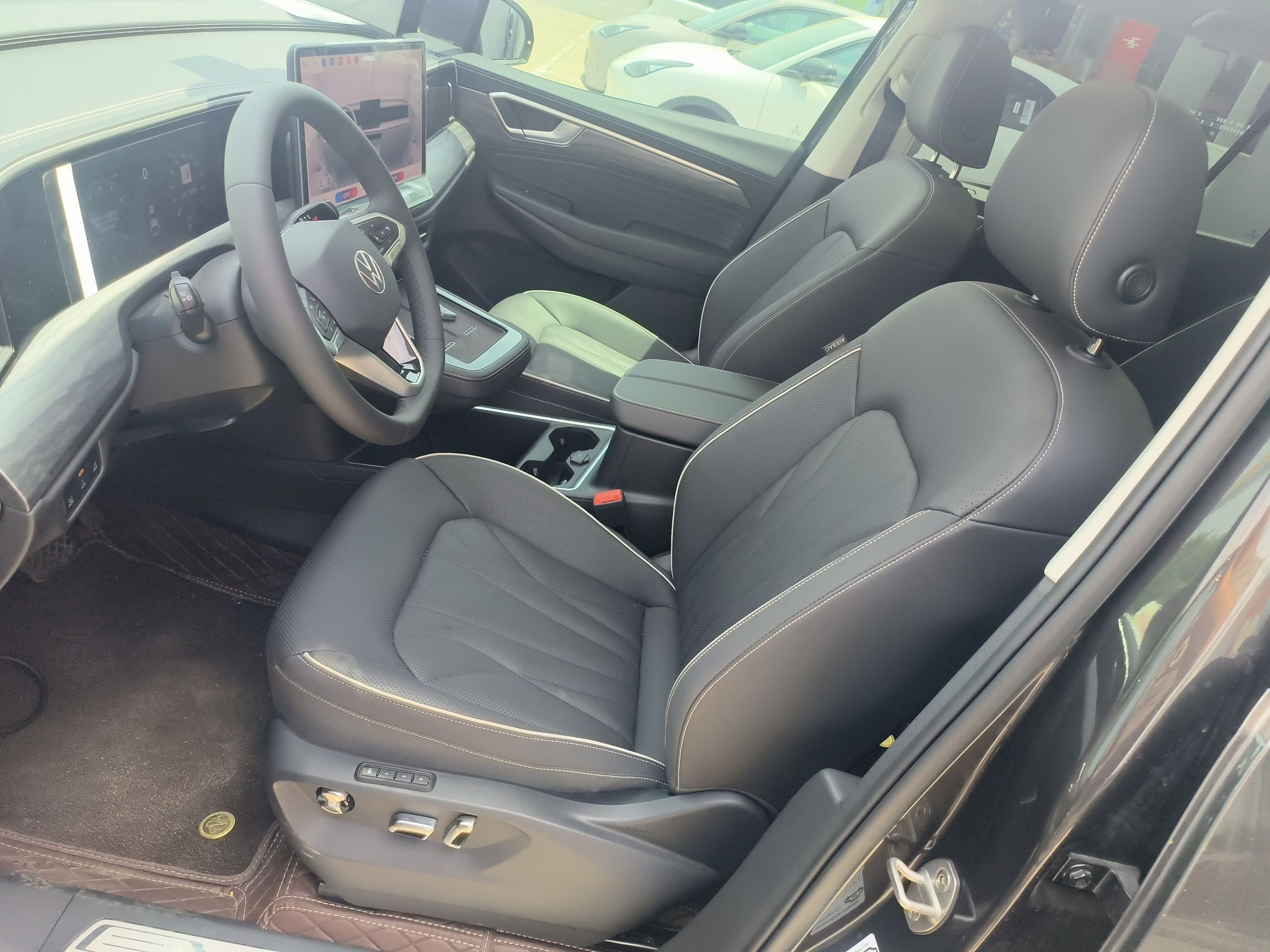 Переднее сиденье в автомобиле