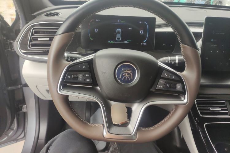 Used BYD Qin PLUS 2024 Honor Edition EV 510KM Leading Model Steering Wheel