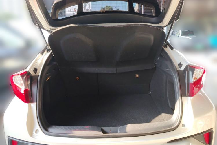 Used Toyota IZOA 2018 2.0L Yichi Version China VI Standard