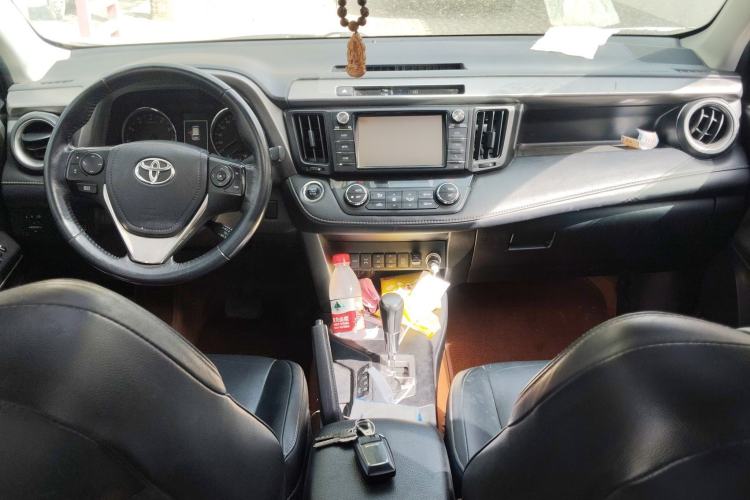 Used Toyota RAV4 2016 2.5L Automatic 4x4 Elite Edition Center Console