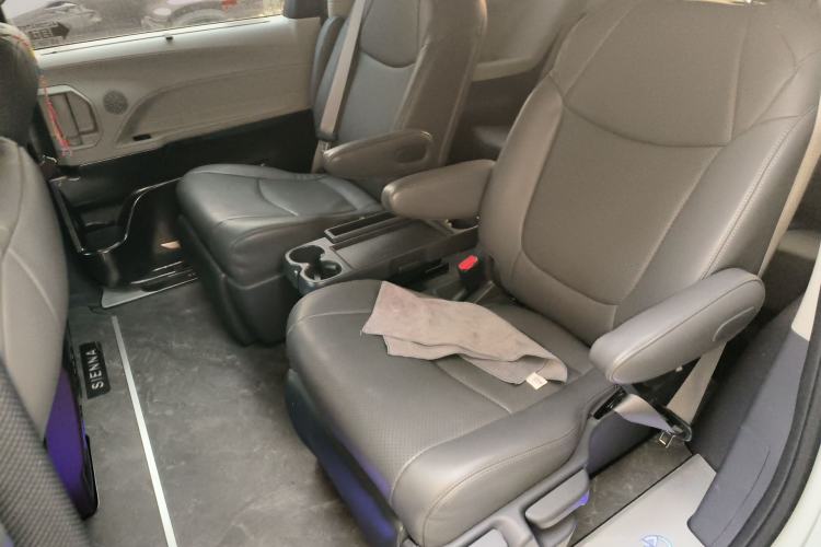 Used Toyota SIENNA 2024 2.5L Hybrid Comfort Edition
