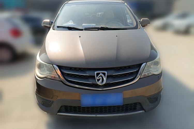 Used Baojun 730 2014 1.5L manual standard trim 7 seats Front