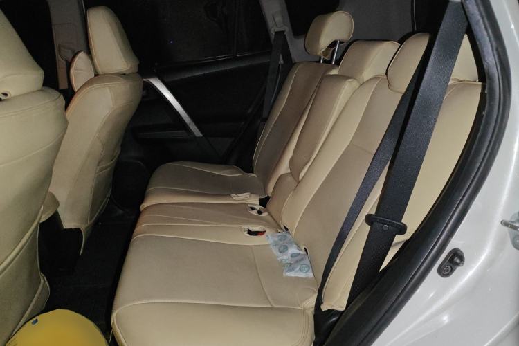 Used Toyota RAV4 2015 2.0L CVT Two-Wheel Drive Fashion Edition