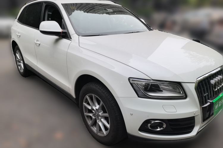 Used Audi Q5 2015 40 TFSI Trendy Edition Front Right 45 Deg