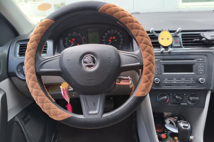 Used Skoda Rapid 2015 1.6L Automatic Smart Selection Model