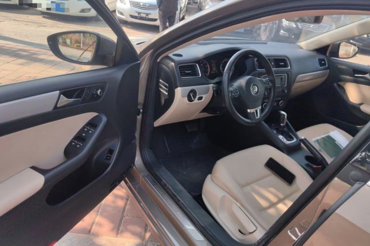 Used Volkswagen Sagitar 2014 1.4TSI Automatic Luxury Model Driver Seat