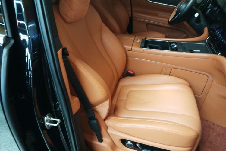 Used Hima AITO M9 2024 Range-Extended Ultra Version 42 kWh 6-Seater Model Right Front Seat