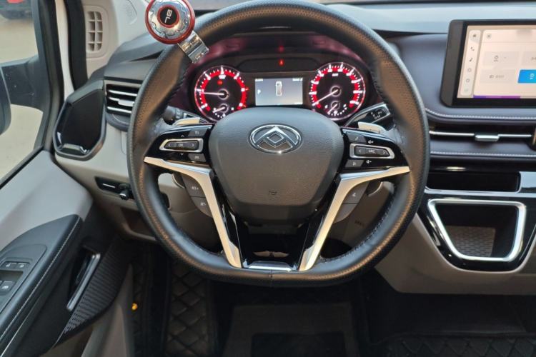 Used SAIC MAXUS Xintu V70 2023 2.0T Elite Edition Automatic Long Wheelbase Low Roof – 6/7 Seats