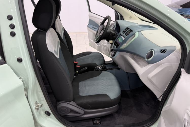 Used CHANGAN OSHAN Benni E-Star 2021 National Edition Colorful Version Lithium Iron Phosphate (31.18 kWh) Right Front Seat