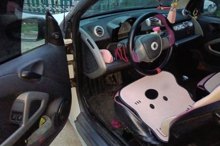 Used smart fortwo 2014 1.0 MHD Midnight Purple Limited Edition Driver Seat