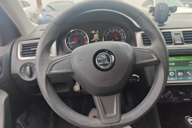 Used Skoda Rapid Spaceback 2016 Revised 1.6L Automatic Chuanxing Version Steering Wheel