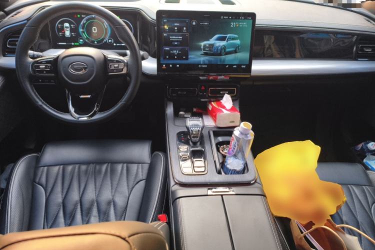 Used GAC Trumpchi GS8 2022 Double-Energy Series 2.0TM Four-Wheel Drive Premium Edition (7 Seats) Center Console