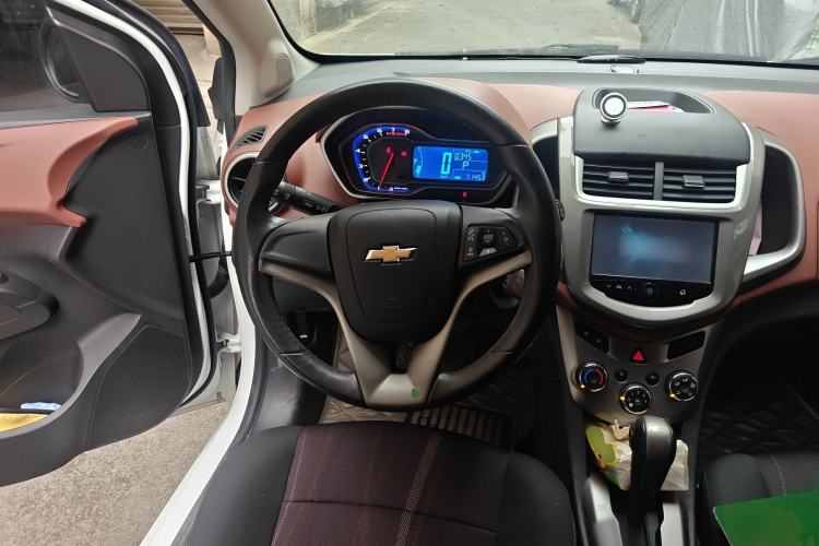 Used Chevrolet Aveo Sonic 2014 Hatchback 1.6 SX AT Fashion Edition