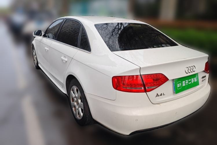 Used Audi A4L 2012 2.0 TFSI automatic standard version
