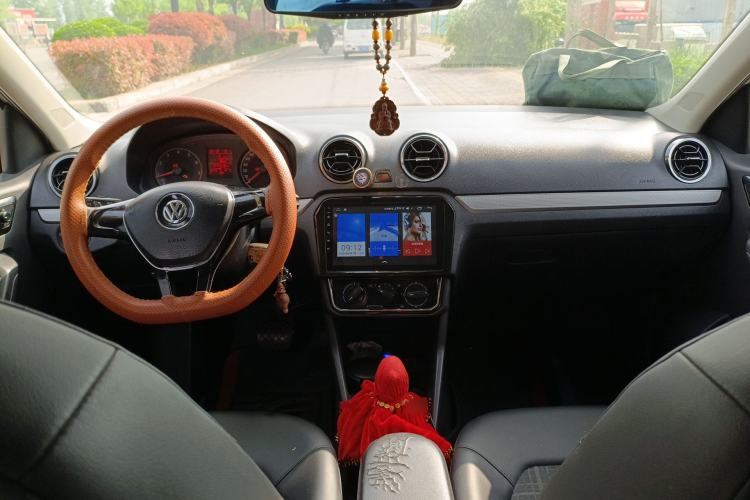 Used Volkswagen Jetta 2017 1.5L Automatic Comfort Model Center Console