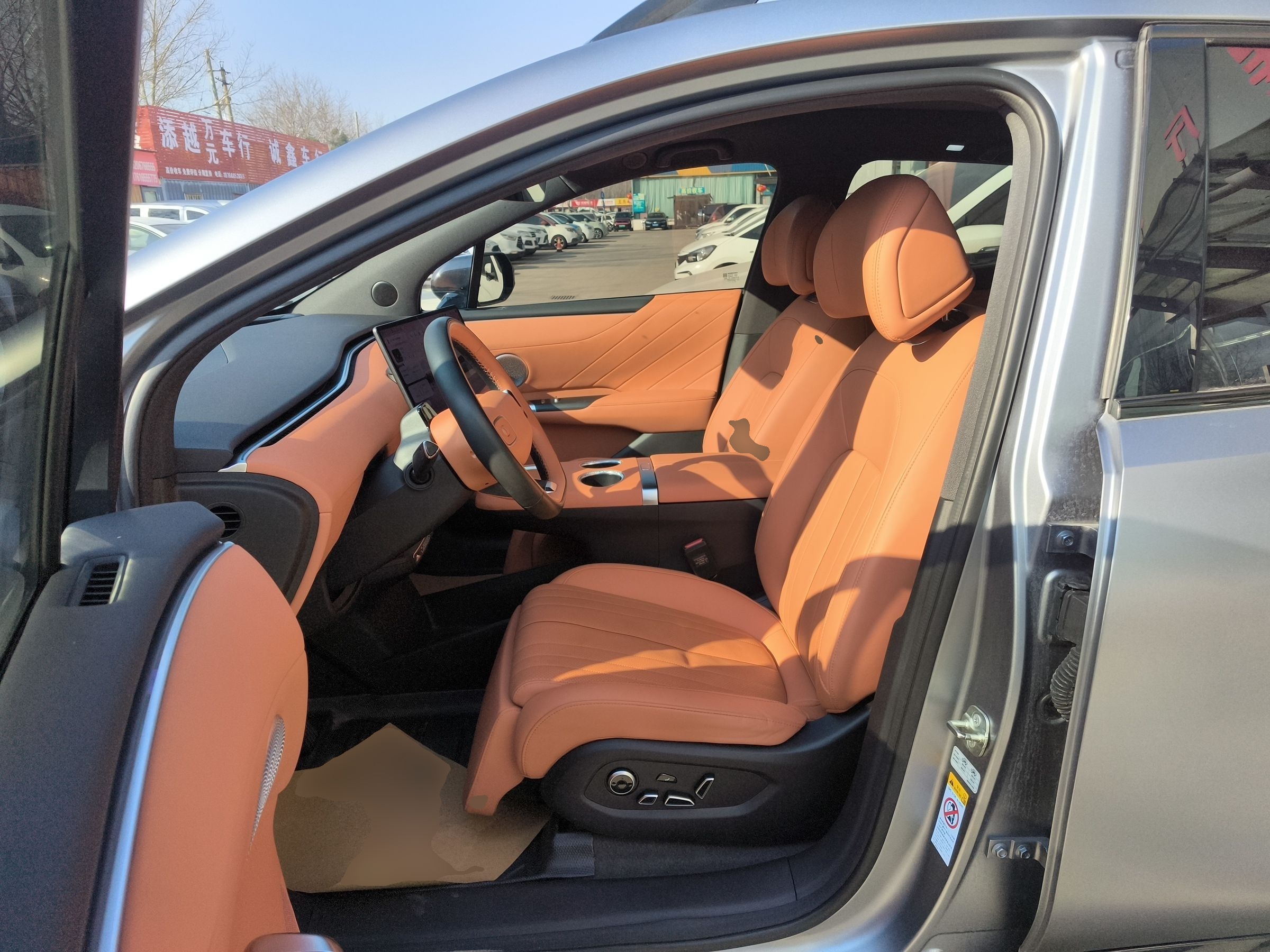 Переднее сиденье в автомобиле