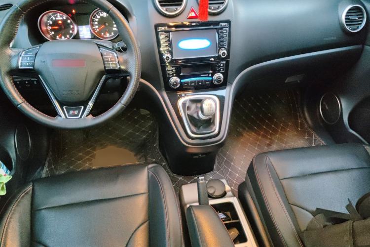 Used Haval H6 2013 Upgraded Model 1.5T Manual Two-Wheel Drive Urban Version