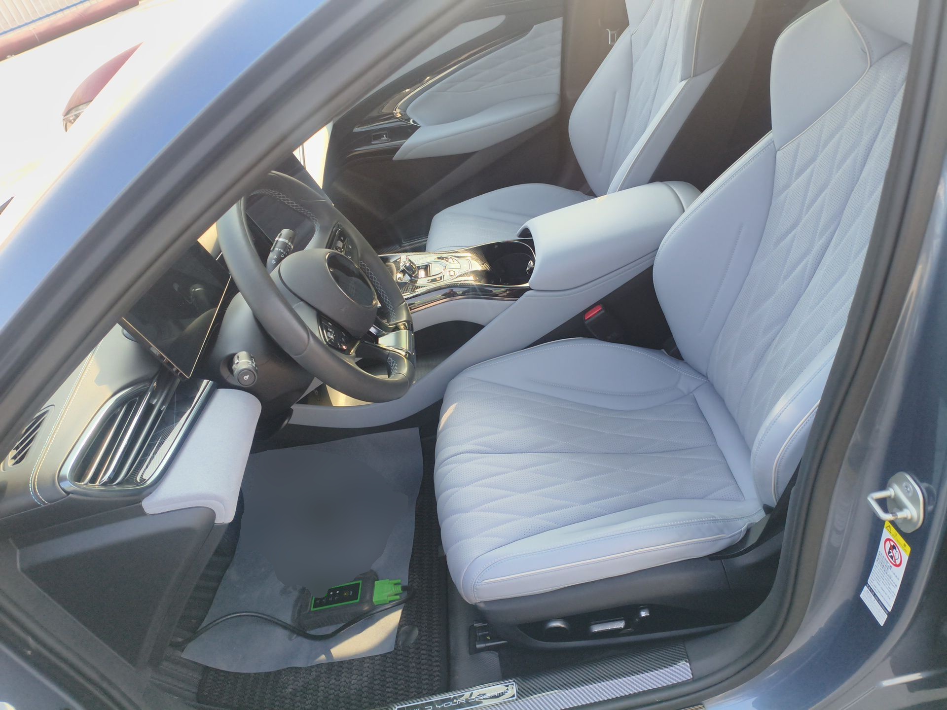 Переднее сиденье в автомобиле