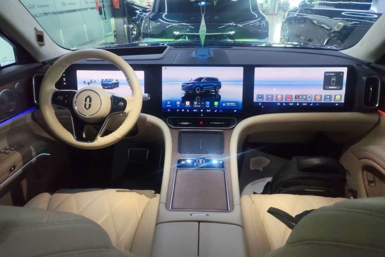 Used Hima AITO M9 2025 Extended-Range Ultra Version 52 kWh 5-Seater Edition Center Console